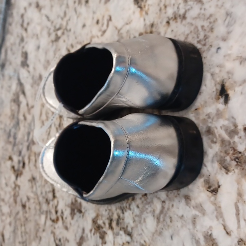 NEW Coach Jolene Silver Metallic Leather Slip On Loafer Size 6.5B - Picture 9 of 16